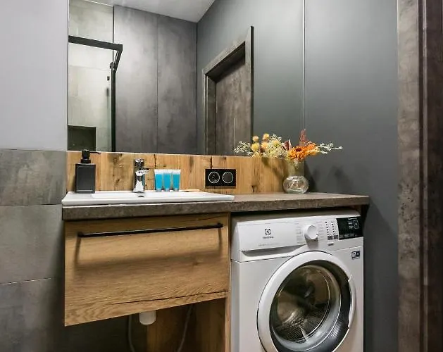 Woronicza 80 Modern By Bookinghost *